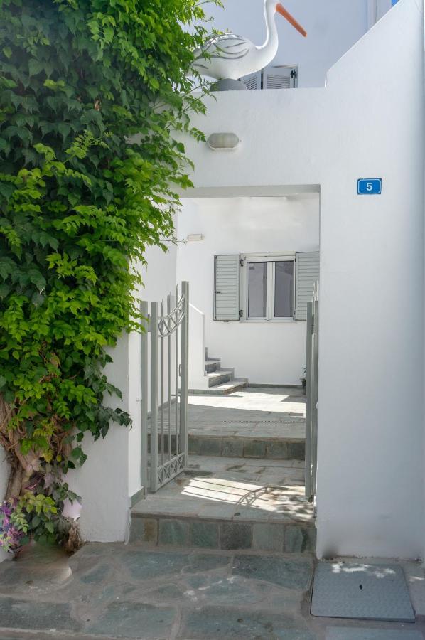 Pelican Paros Kültér fotó